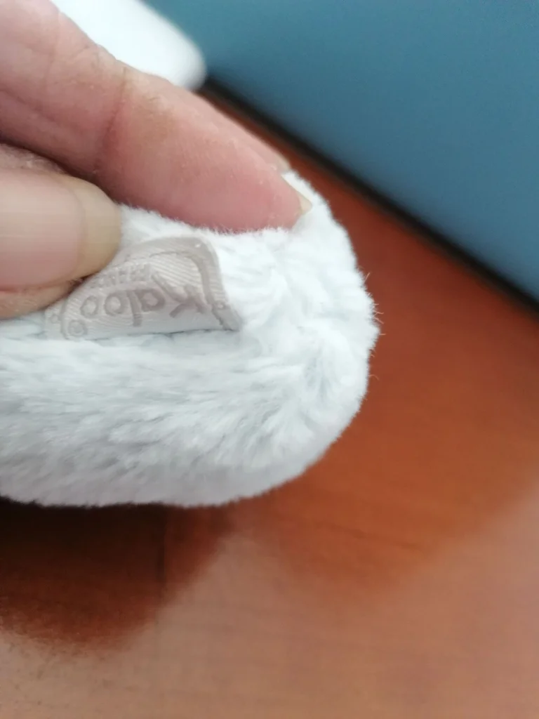 Urso de pelúcia azul céu segurando seu lenço Kaloo – photo 3